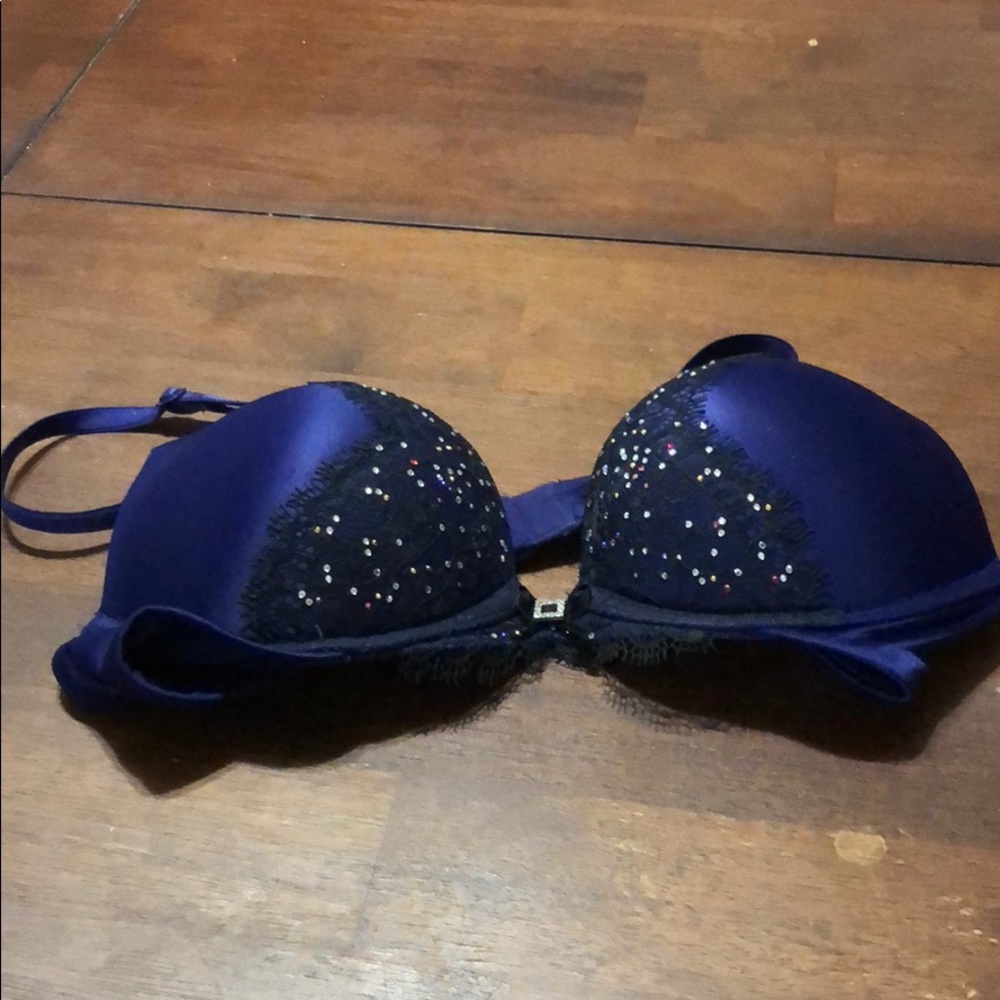 Victoria’s Secret Bombshell Bra 32AA